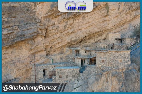 دهکده ای پنهان، معلق بر روی یک صخره